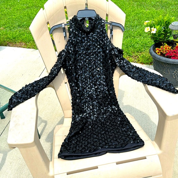 Black sequined dress, long sleeves, off the shoulder, turtleneck all in one! - Picture 1 of 7
